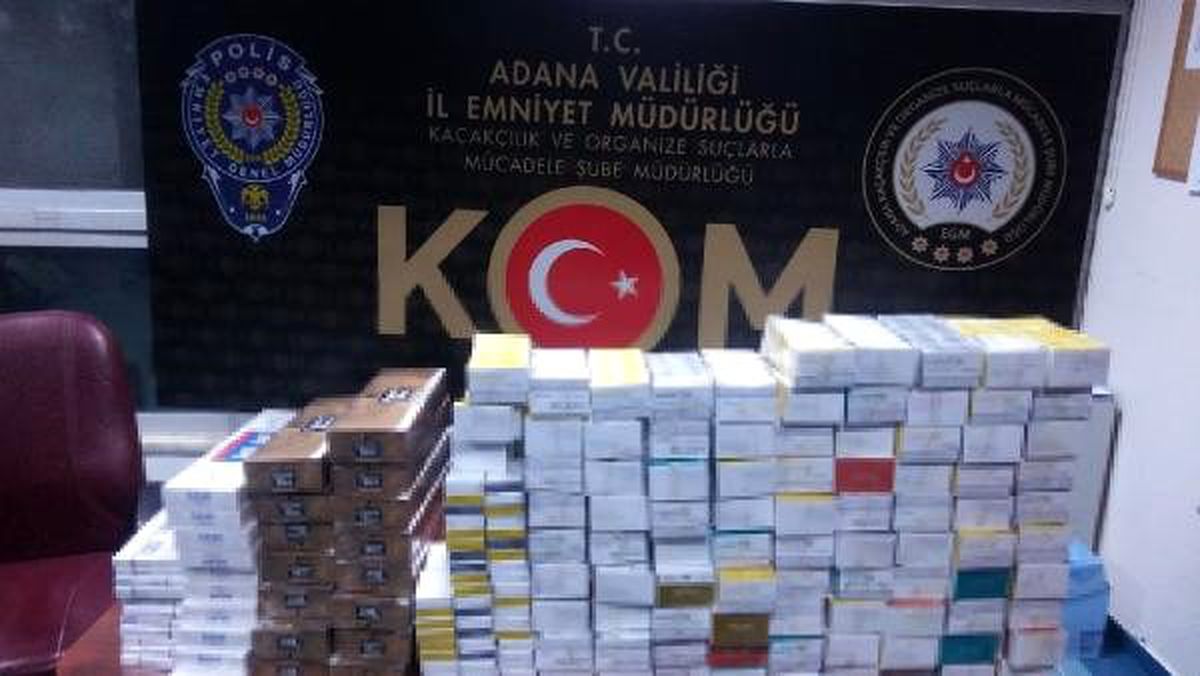 Bavuldan 300 bin lira değerinde 140 cep telefonu çıktı