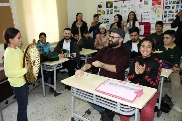 Çocuklar İçin Çal Derneği köy okuluna müzik sınıfı kazandırdı