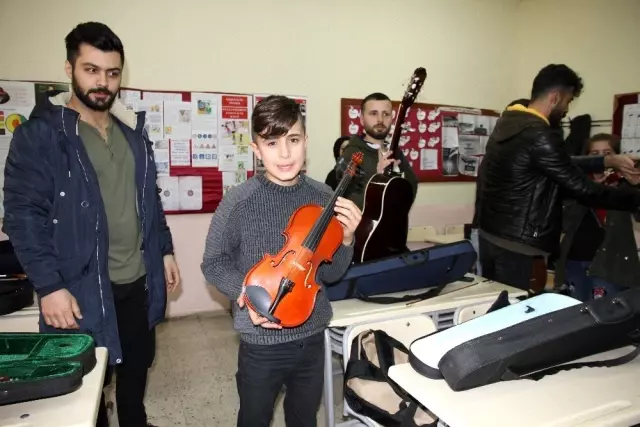 Çocuklar İçin Çal Derneği köy okuluna müzik sınıfı kazandırdı