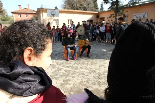 Çocuklar İçin Çal Derneği köy okuluna müzik sınıfı kazandırdı