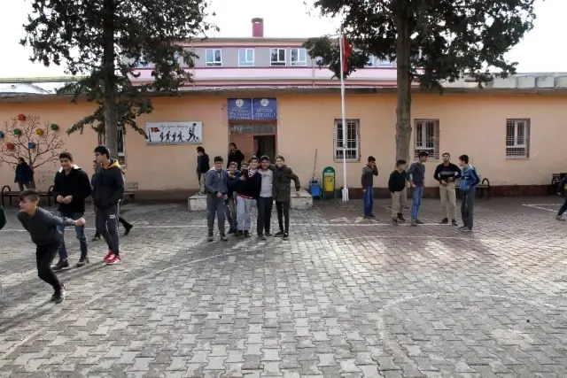 Çocuklar İçin Çal Derneği köy okuluna müzik sınıfı kazandırdı
