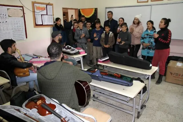 Çocuklar İçin Çal Derneği köy okuluna müzik sınıfı kazandırdı