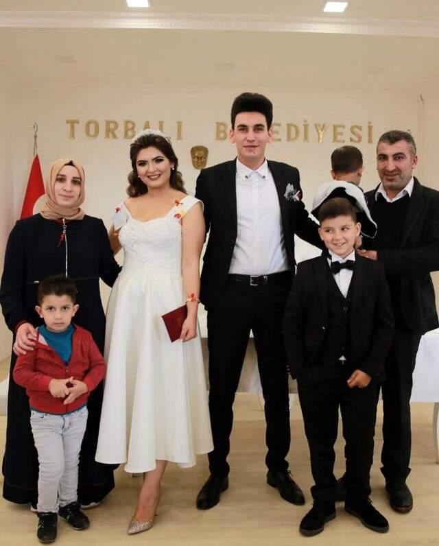 Fenomen gelin adayı Hanife, başörtüsü takarak eşiyle poz verdi