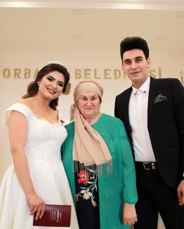 Fenomen gelin adayı Hanife, başörtüsü takarak eşiyle poz verdi