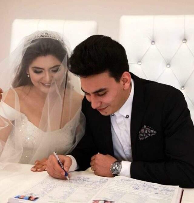 Fenomen gelin adayı Hanife, başörtüsü takarak eşiyle poz verdi