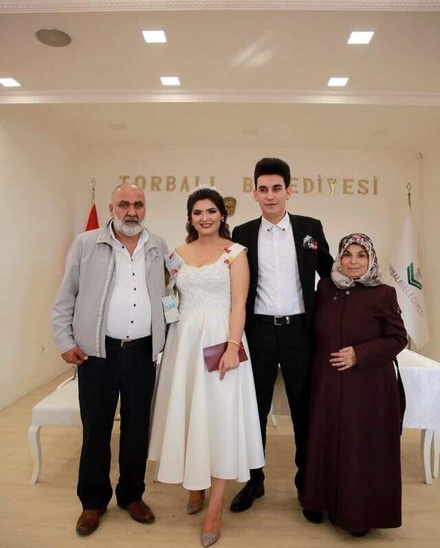 Fenomen gelin adayı Hanife, başörtüsü takarak eşiyle poz verdi