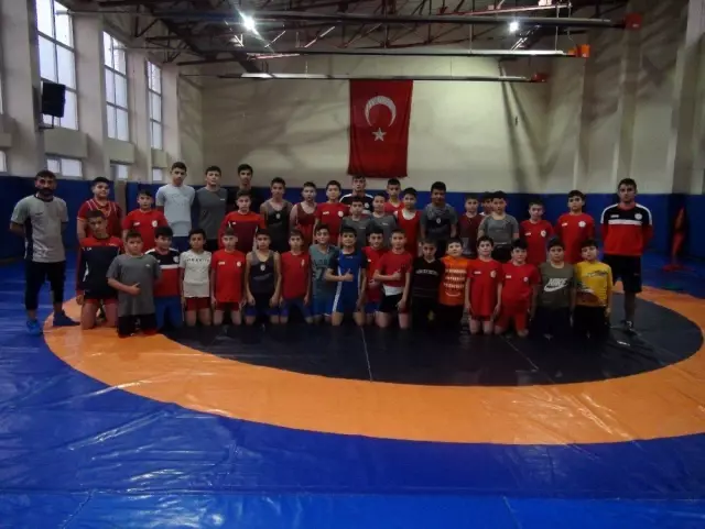 Geleceğin güreşçileri Yozgat'ta yetişiyor