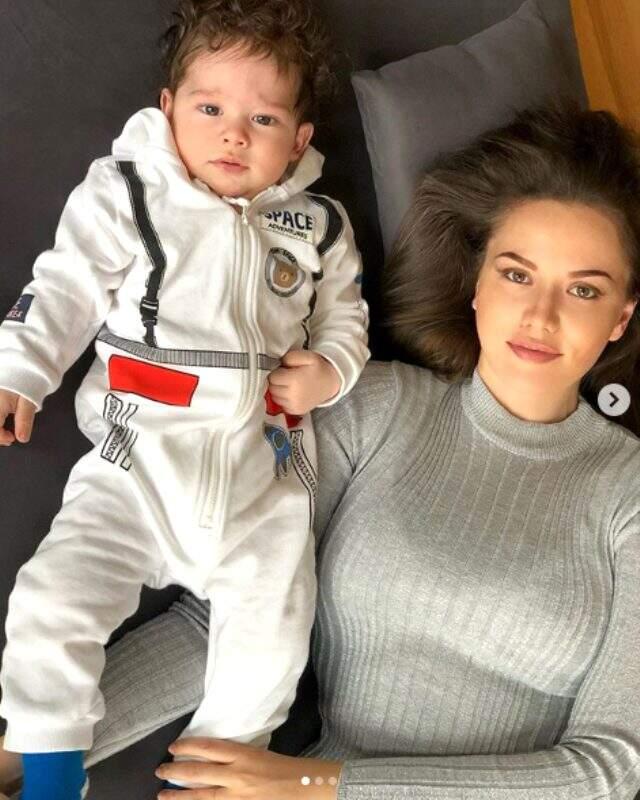 Güzel oyuncu Fahriye Evcen doğum kilolarından kurtuldu