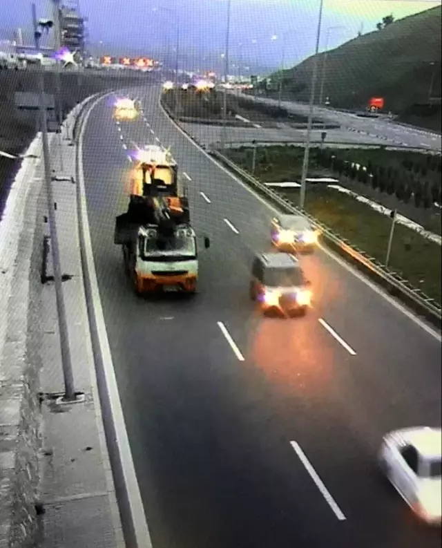 İzmir'de iş makinesi çaldığı iddia edilen şüpheli yakalandı İzmir'de iş makinesi çaldığı iddia edilen şüpheli yakalandı