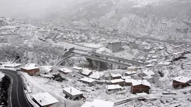 Kar yağışı sonrası 41 köy yolu ulaşıma kapandı Kar yağışı sonrası 41 köy yolu ulaşıma kapandı