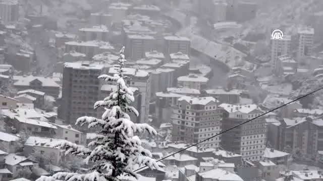 Kar yağışı sonrası 41 köy yolu ulaşıma kapandı Kar yağışı sonrası 41 köy yolu ulaşıma kapandı