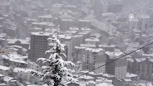 Kar yağışı sonrası 41 köy yolu ulaşıma kapandı Kar yağışı sonrası 41 köy yolu ulaşıma kapandı