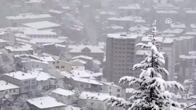 Kar yağışı sonrası 41 köy yolu ulaşıma kapandı Kar yağışı sonrası 41 köy yolu ulaşıma kapandı