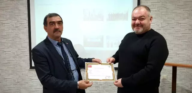 Nazilli'de 'Güvenli İnternet Kullanımı' Eğitimi Verildi Nazilli'de 'Güvenli İnternet Kullanımı' Eğitimi Verildi