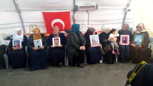 Ne kavurucu sıcak ne de dondurucu soğuk engelledi, aileler eylemine devam ediyor Ne kavurucu sıcak ne de dondurucu soğuk engelledi, aileler eylemine devam ediyor