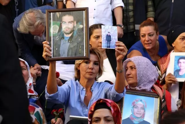 Ne kavurucu sıcak ne de dondurucu soğuk engelledi, aileler eylemine devam ediyor Ne kavurucu sıcak ne de dondurucu soğuk engelledi, aileler eylemine devam ediyor