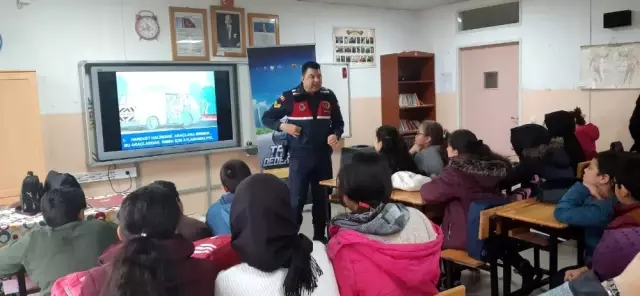 Öğrencilere trafik eğitimi verildi Öğrencilere trafik eğitimi verildi
