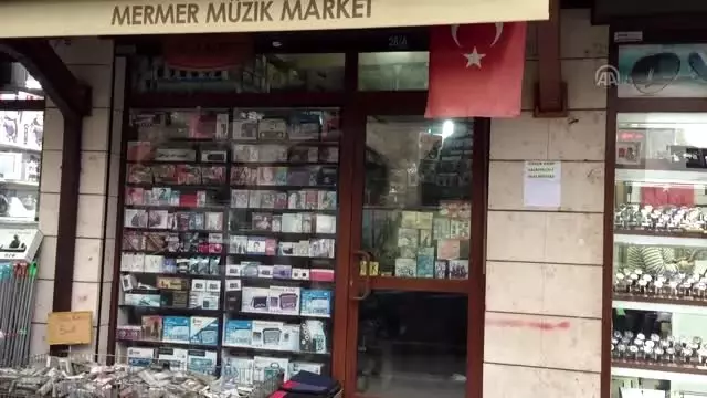 60 binin üzerinde kasetle dijital müziğe meydan okuyor