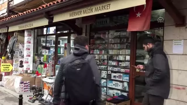 60 binin üzerinde kasetle dijital müziğe meydan okuyor