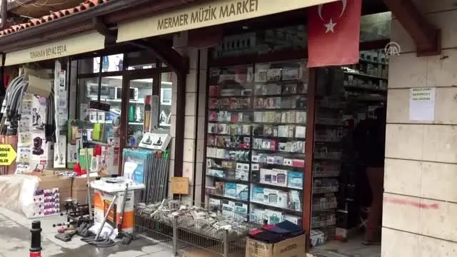 60 binin üzerinde kasetle dijital müziğe meydan okuyor