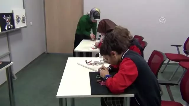 Ağrılı kızlar kaymakamlık desteğinde sanat ile tanışıyor