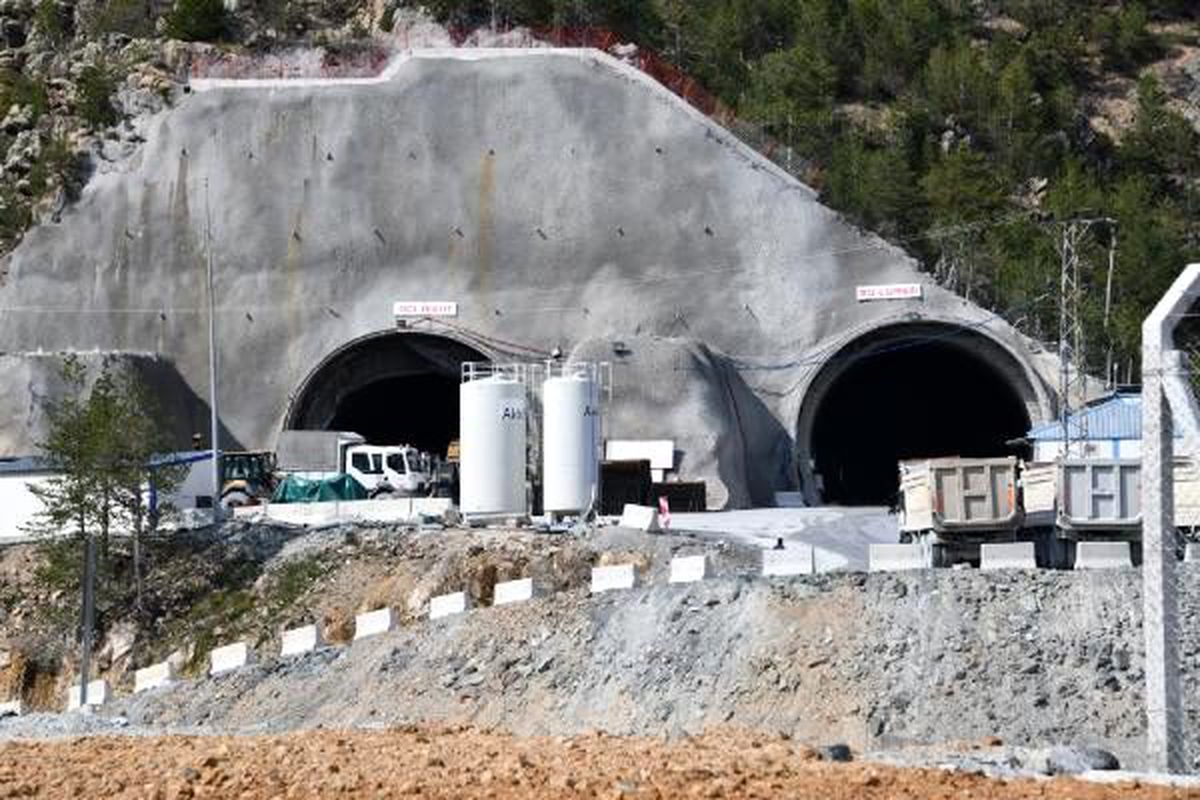 Avrupa'nın en uzunu olacak Zigana Tüneli'nin yüzde 65'i tamamlandı