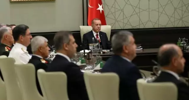 Dolmabahçe'de 3 saat süren güvenlik zirvesi yapıldı Dolmabahçe'de 3 saat süren güvenlik zirvesi yapıldı