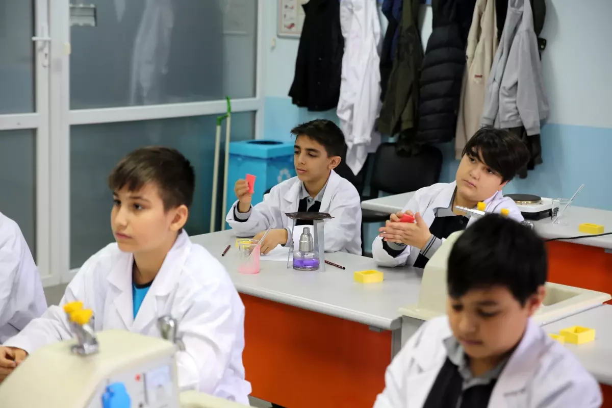 Fen-Deney Atölyesi çalışmalarına devam ediyor