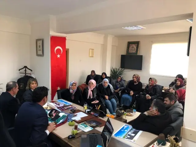 Hüyük'te HEM'in kadın kursiyerlerinden Başkan Çiğdem'e teşekkür ziyareti