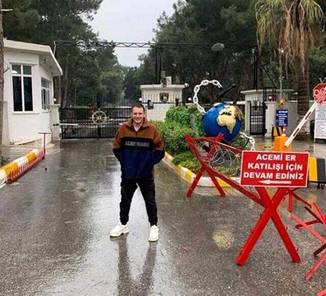Vatani görevini yapan popçu Edis'e haciz şoku! 550 bin TL'lik arabasına el konuldu