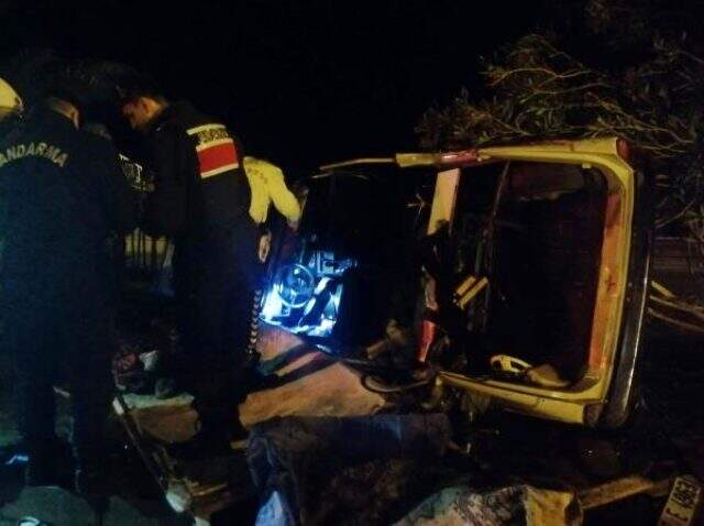 Yüzüne demir saplanan genci, itfaiye ve plastik cerrahlar kurtardı