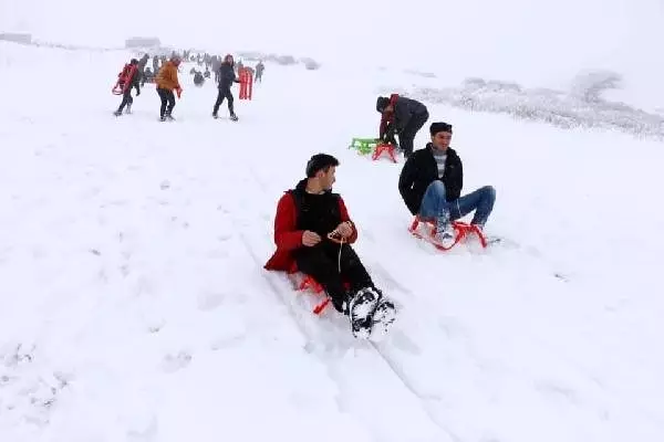 Akkuş'ta kar festivali; davul- zurna ve tulum eşliğinde oynadılar Akkuş'ta kar festivali; davul- zurna ve tulum eşliğinde oynadılar