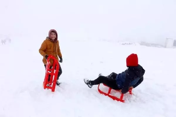 Akkuş'ta kar festivali; davul- zurna ve tulum eşliğinde oynadılar Akkuş'ta kar festivali; davul- zurna ve tulum eşliğinde oynadılar