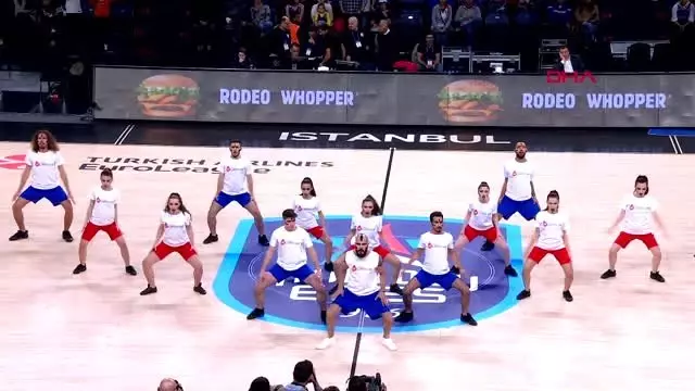 Anadolu efes'in euroleague maçındaki kan kanseriyle mücadele dansı alkış topladı Anadolu efes'in euroleague maçındaki kan kanseriyle mücadele dansı alkış topladı