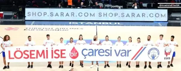 Anadolu Efes'in EuroLeague maçındaki kan kanseriyle mücadele dansı alkış topladı Anadolu Efes'in EuroLeague maçındaki kan kanseriyle mücadele dansı alkış topladı