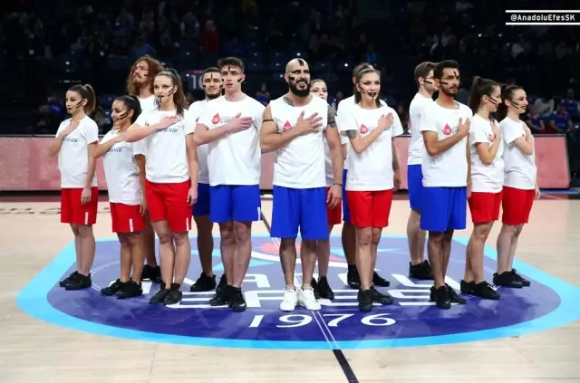 Anadolu Efes'in maçına 'Kan Kanseri Mücadele Dansı' damga vurdu
