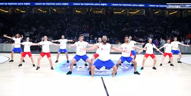 Anadolu Efes'in maçına 'Kan Kanseri Mücadele Dansı' damga vurdu Anadolu Efes'in maçına 'Kan Kanseri Mücadele Dansı' damga vurdu