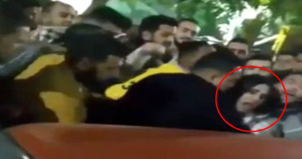 Aralarına aldıkları kadını defalarca taciz ettiler! Görüntüler sosyal medya gündemine bomba gibi düştü