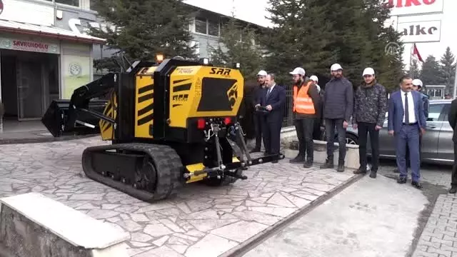 Bakan Varank, 'sürücüsüz tarım aracı' ve 'kaya kamyonu'nu test etti Bakan Varank, 'sürücüsüz tarım aracı' ve 'kaya kamyonu'nu test etti