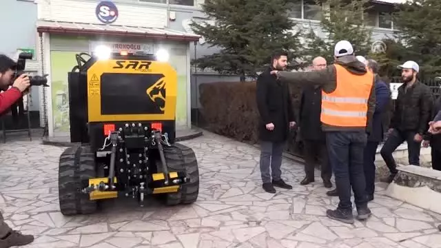 Bakan Varank, 'sürücüsüz tarım aracı' ve 'kaya kamyonu'nu test etti