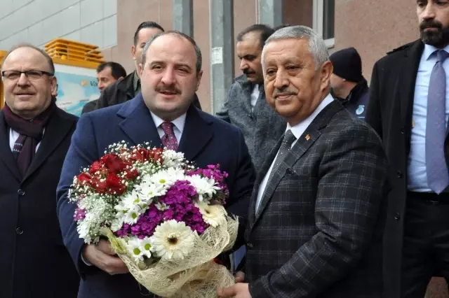 Bakan Varank: 'Yerli otomobil tüm dünyada ilgi gördü'
