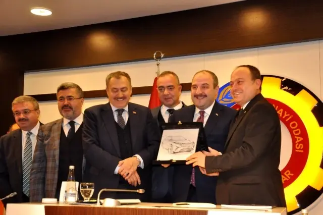 Bakan Varank: 'Yerli otomobil tüm dünyada ilgi gördü'