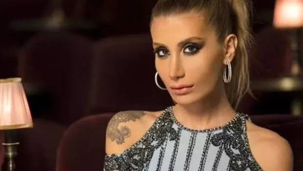 Eliz Sakuçoğlu'ndan sonra İrem Derici de her şeyi sildi Eliz Sakuçoğlu'ndan sonra İrem Derici de her şeyi sildi