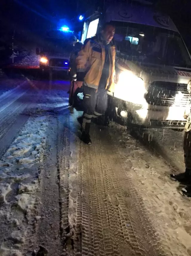 Futbolcuları taşıyan otobüs devrildi