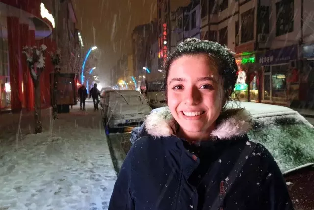 Gümüşhane'de etkili kar yağışı vatandaşları sokağa döktü