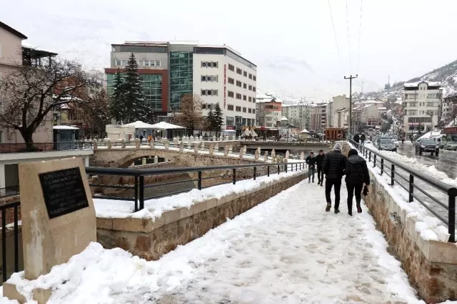 Gümüşhane'de kar kalınlığı 14 santimetreye ulaştı