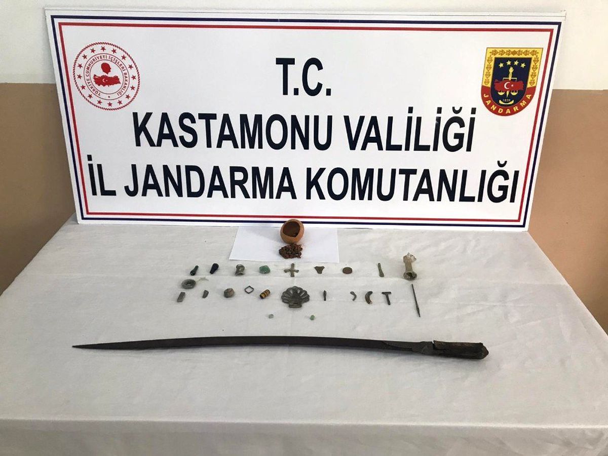 Jandarma ekiplerinden arkeolojik eser kaçakçılarına operasyon