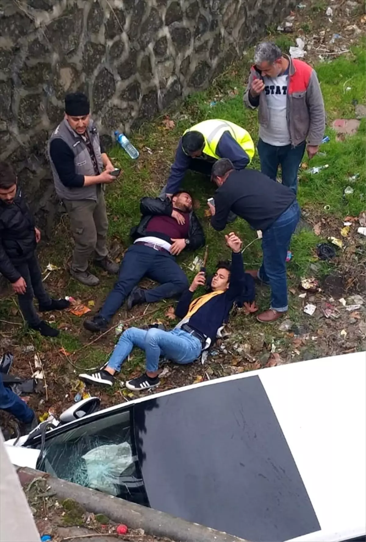 Osmaniye'de dere yatağına devrilen otomobildeki 2 kişi yaralandı