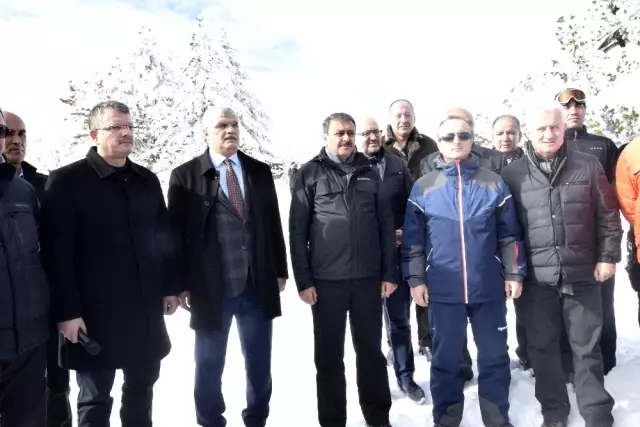 Salda Gölü manzaralı Kayak Merkezinde sezon açıldı