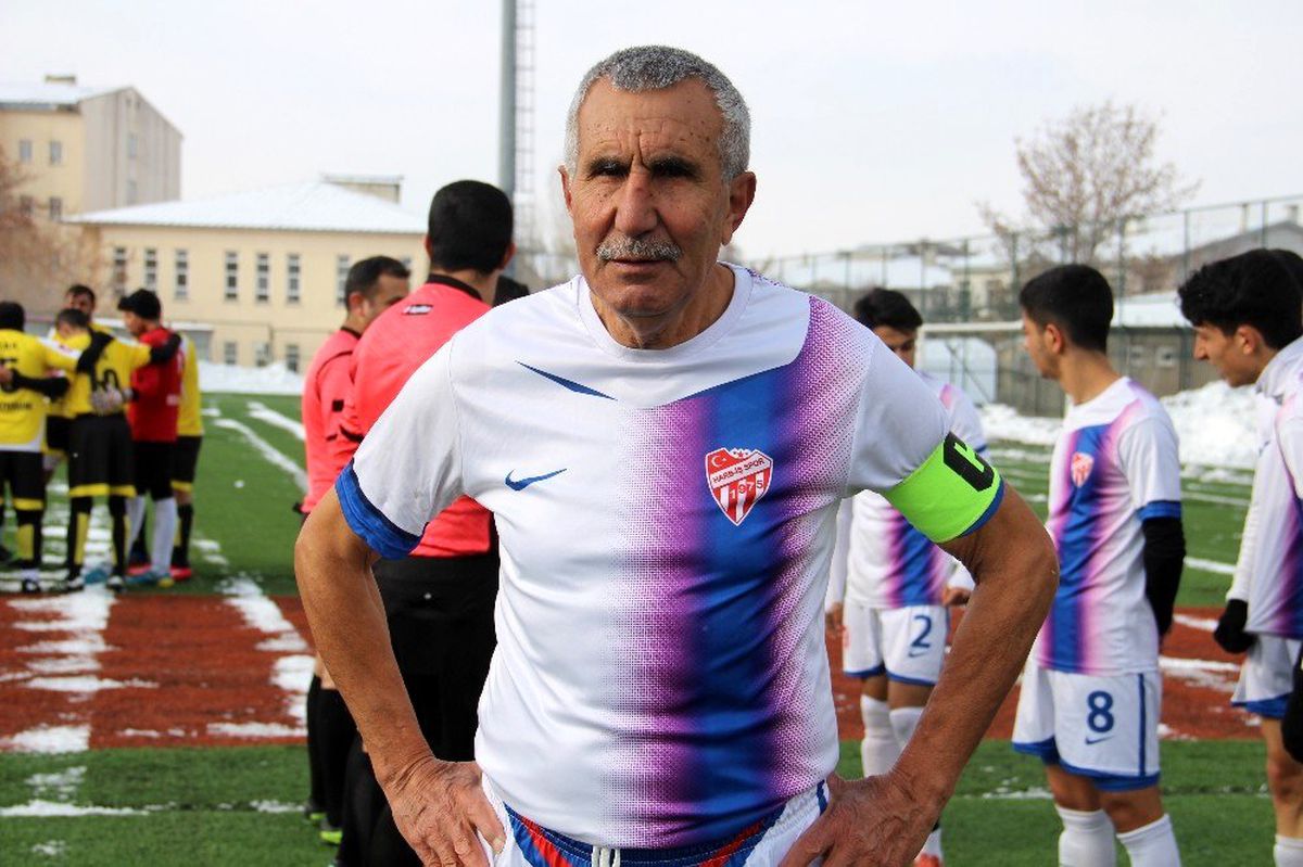 71 yaşındaki Şerif Kunt, Erzurum'a transfer oldu